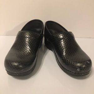 Dansko Size 38 Faux Snake Skin Clogs
